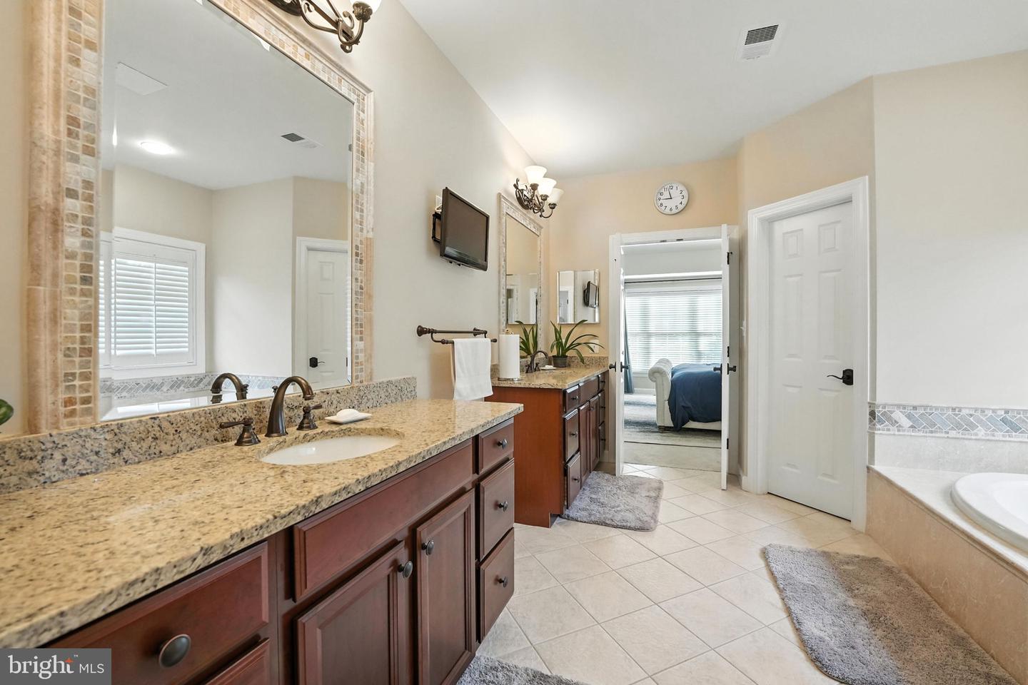 5611 EDGEMONT DR, ALEXANDRIA, Virginia 22310, 6 Bedrooms Bedrooms, ,4 BathroomsBathrooms,Residential,For sale,5611 EDGEMONT DR,VAFX2250464 MLS # VAFX2250464