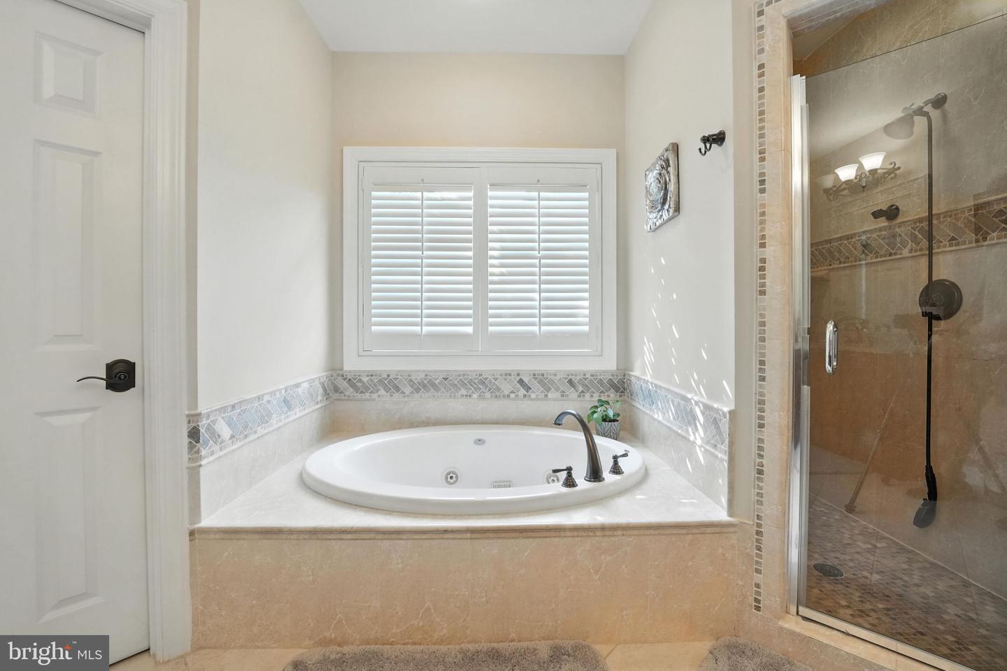 5611 EDGEMONT DR, ALEXANDRIA, Virginia 22310, 6 Bedrooms Bedrooms, ,4 BathroomsBathrooms,Residential,For sale,5611 EDGEMONT DR,VAFX2250464 MLS # VAFX2250464