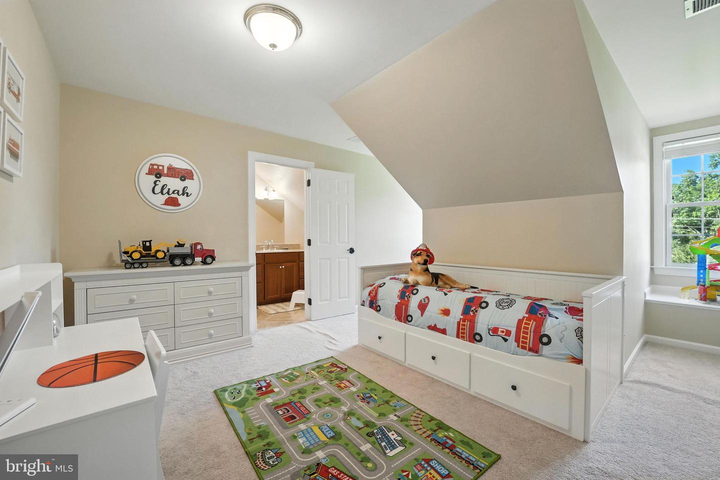 5611 EDGEMONT DR, ALEXANDRIA, Virginia 22310, 6 Bedrooms Bedrooms, ,4 BathroomsBathrooms,Residential,For sale,5611 EDGEMONT DR,VAFX2250464 MLS # VAFX2250464