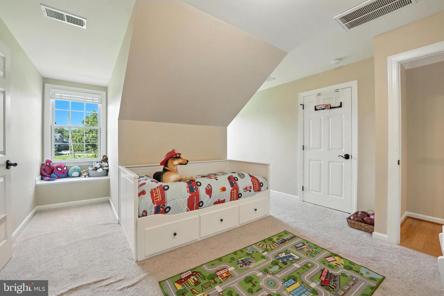 5611 EDGEMONT DR, ALEXANDRIA, Virginia 22310, 6 Bedrooms Bedrooms, ,4 BathroomsBathrooms,Residential,For sale,5611 EDGEMONT DR,VAFX2250464 MLS # VAFX2250464