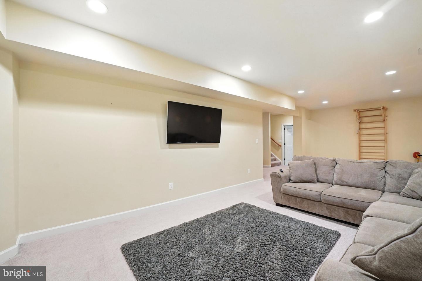 5611 EDGEMONT DR, ALEXANDRIA, Virginia 22310, 6 Bedrooms Bedrooms, ,4 BathroomsBathrooms,Residential,For sale,5611 EDGEMONT DR,VAFX2250464 MLS # VAFX2250464