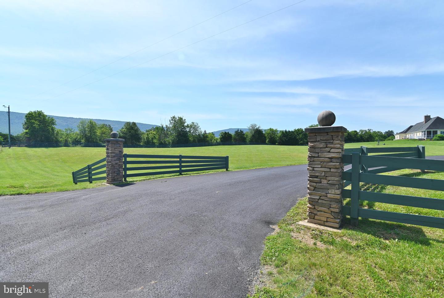 612 CARDINAL RD, NEW MARKET, Virginia 22844, 3 Bedrooms Bedrooms, ,4 BathroomsBathrooms,Residential,For sale,612 CARDINAL RD,VASH2011790 MLS # VASH2011790