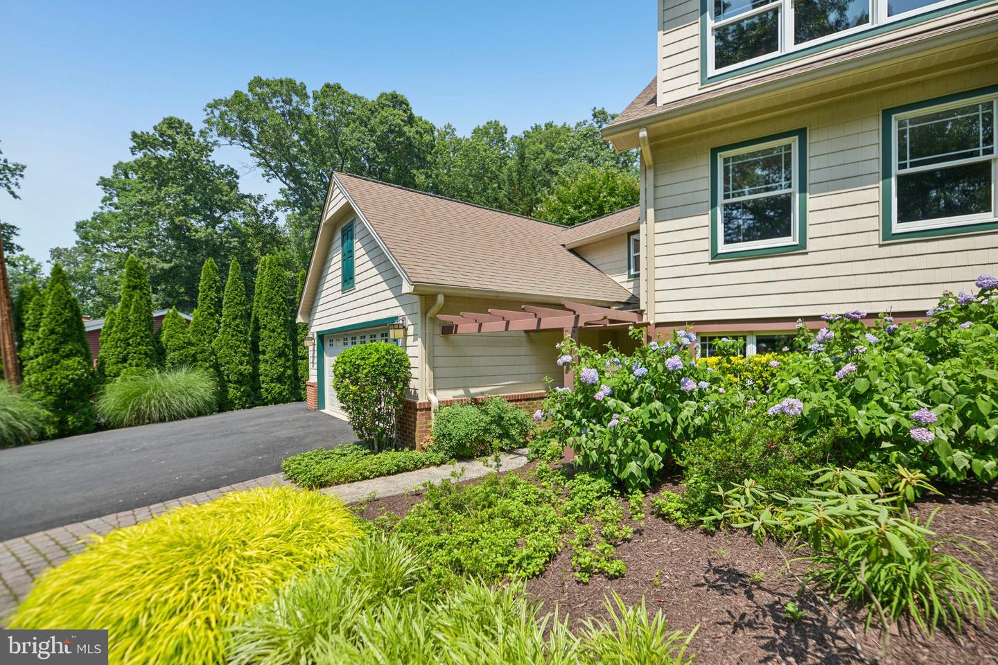 4725 SPRUCE AVE, FAIRFAX, Virginia 22030, 4 Bedrooms Bedrooms, ,4 BathroomsBathrooms,Residential,For sale,4725 SPRUCE AVE,VAFX2250046 MLS # VAFX2250046