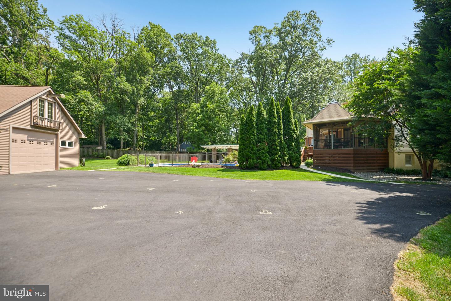 4725 SPRUCE AVE, FAIRFAX, Virginia 22030, 4 Bedrooms Bedrooms, ,4 BathroomsBathrooms,Residential,For sale,4725 SPRUCE AVE,VAFX2250046 MLS # VAFX2250046