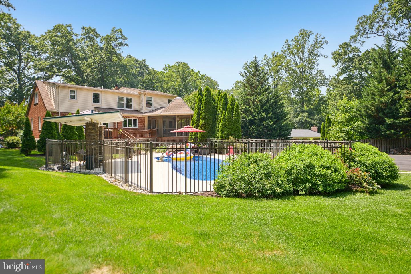 4725 SPRUCE AVE, FAIRFAX, Virginia 22030, 4 Bedrooms Bedrooms, ,4 BathroomsBathrooms,Residential,For sale,4725 SPRUCE AVE,VAFX2250046 MLS # VAFX2250046
