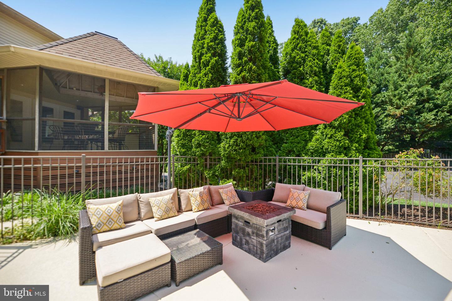 4725 SPRUCE AVE, FAIRFAX, Virginia 22030, 4 Bedrooms Bedrooms, ,4 BathroomsBathrooms,Residential,For sale,4725 SPRUCE AVE,VAFX2250046 MLS # VAFX2250046