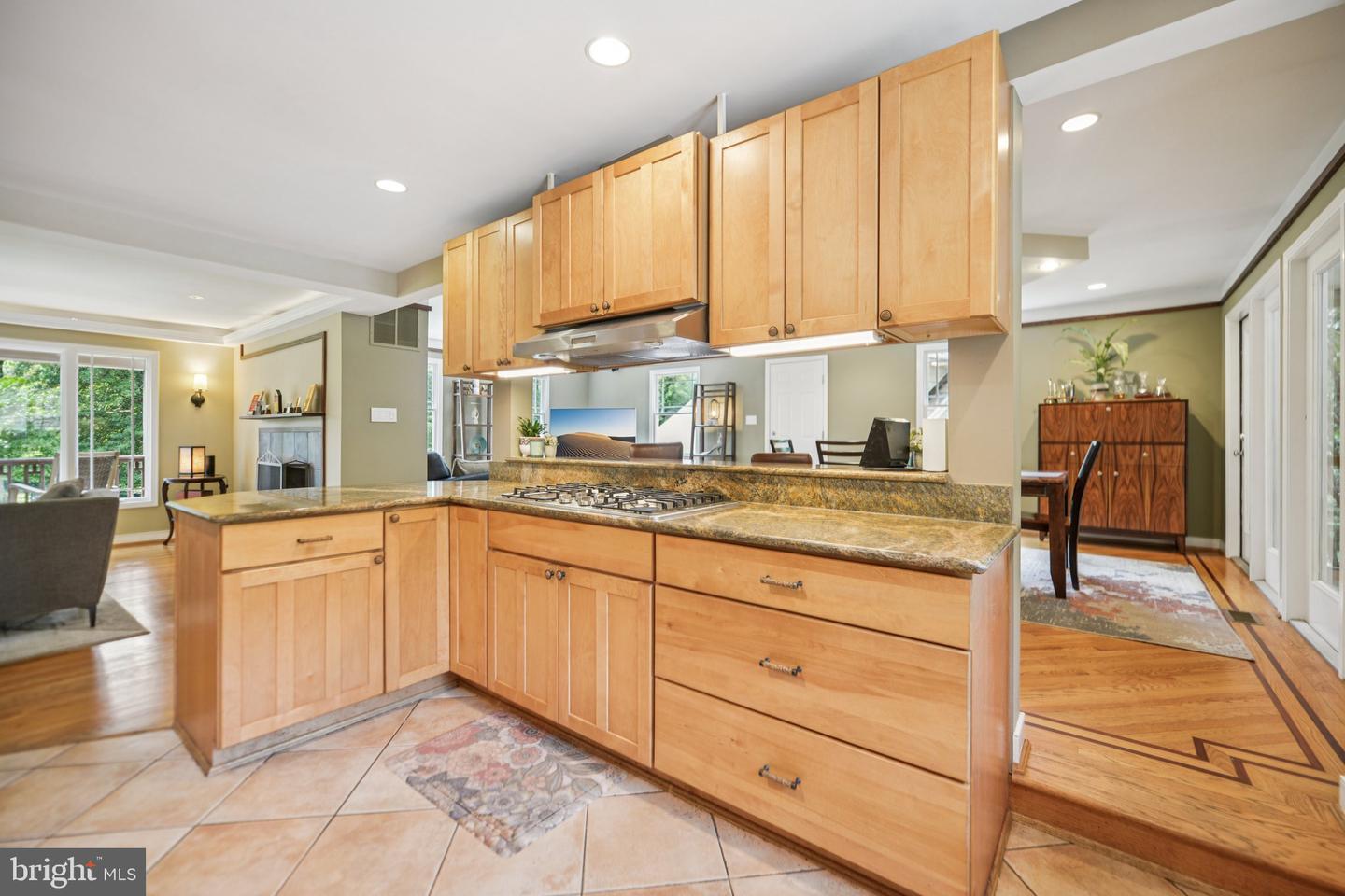 4725 SPRUCE AVE, FAIRFAX, Virginia 22030, 4 Bedrooms Bedrooms, ,4 BathroomsBathrooms,Residential,For sale,4725 SPRUCE AVE,VAFX2250046 MLS # VAFX2250046