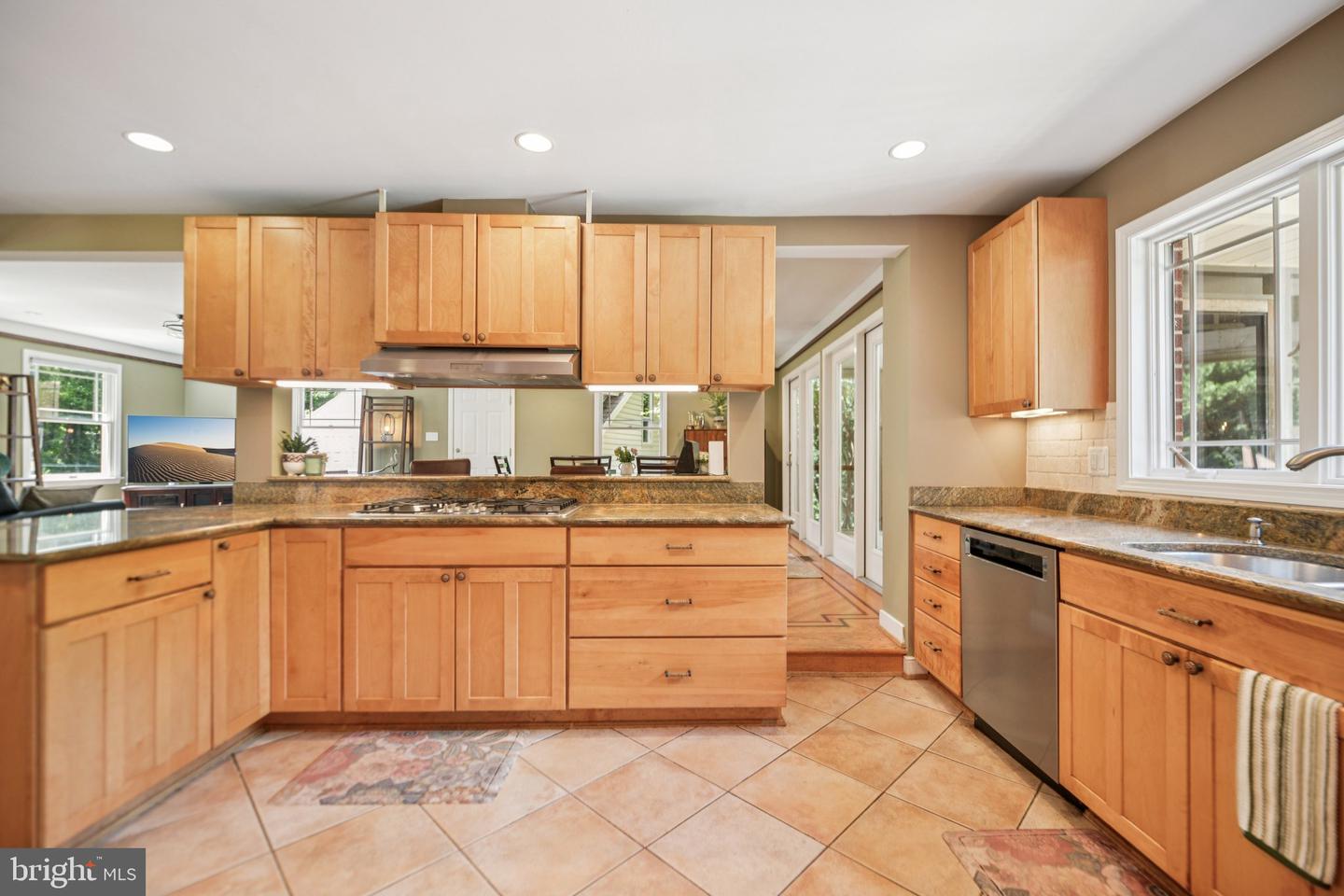 4725 SPRUCE AVE, FAIRFAX, Virginia 22030, 4 Bedrooms Bedrooms, ,4 BathroomsBathrooms,Residential,For sale,4725 SPRUCE AVE,VAFX2250046 MLS # VAFX2250046