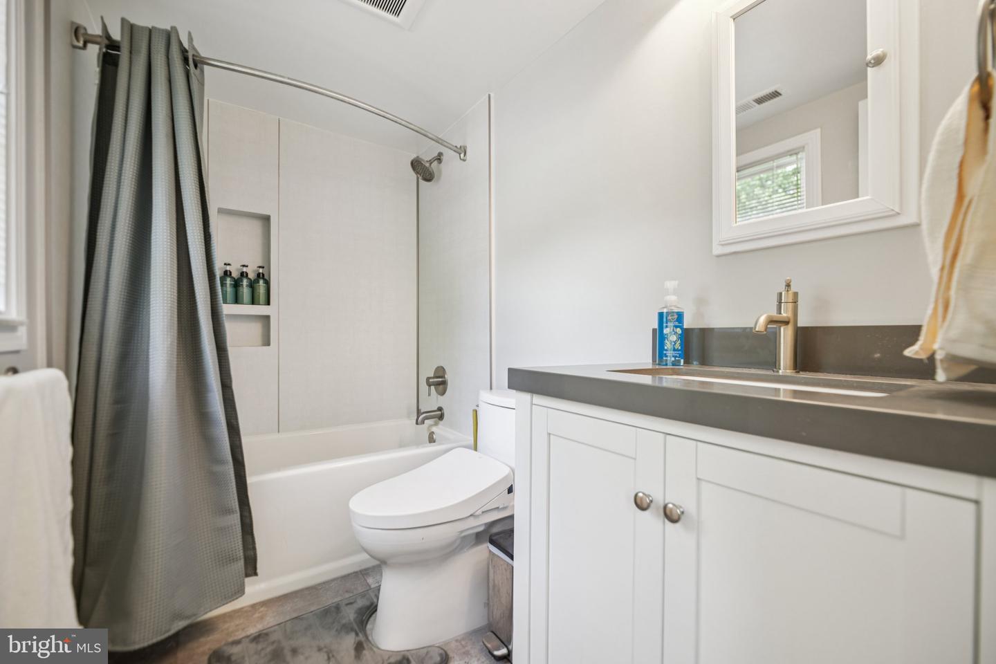4725 SPRUCE AVE, FAIRFAX, Virginia 22030, 4 Bedrooms Bedrooms, ,4 BathroomsBathrooms,Residential,For sale,4725 SPRUCE AVE,VAFX2250046 MLS # VAFX2250046