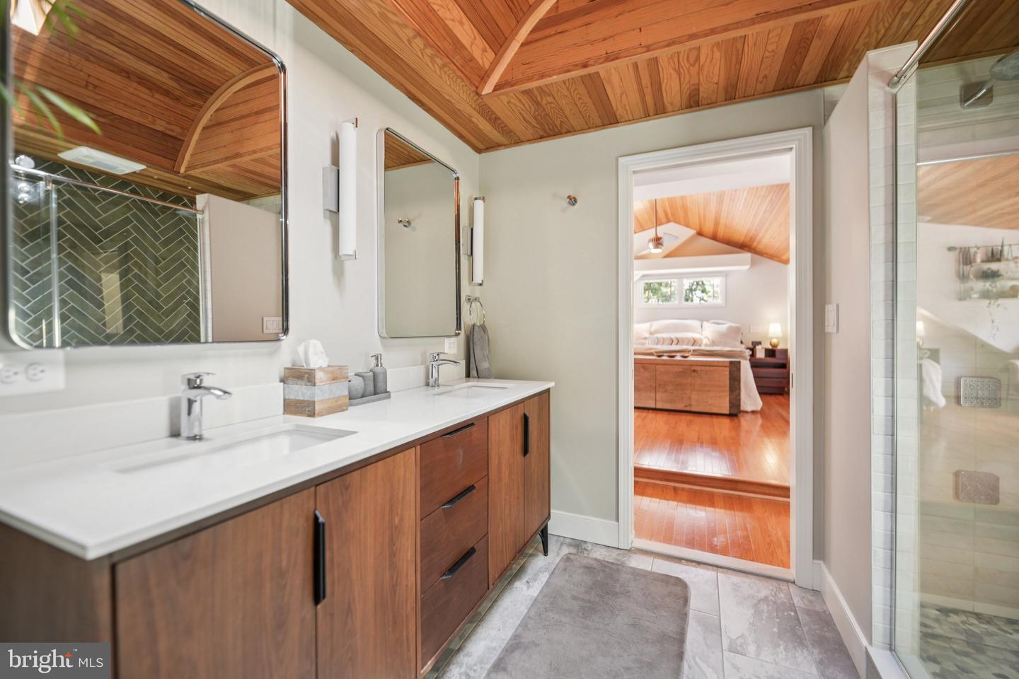 4725 SPRUCE AVE, FAIRFAX, Virginia 22030, 4 Bedrooms Bedrooms, ,4 BathroomsBathrooms,Residential,For sale,4725 SPRUCE AVE,VAFX2250046 MLS # VAFX2250046