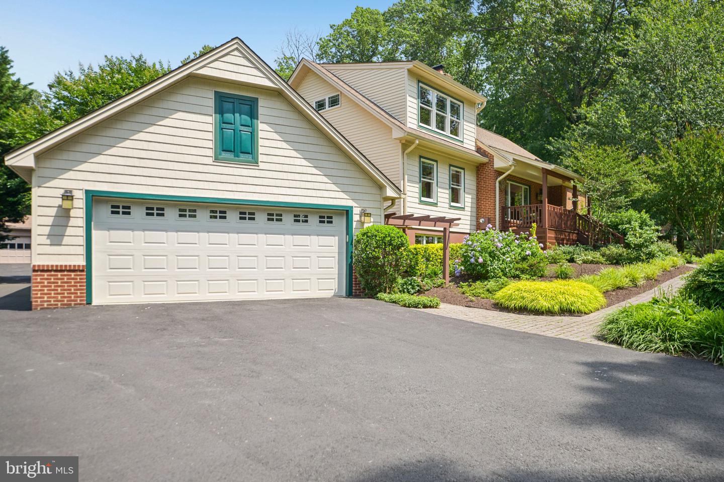 4725 SPRUCE AVE, FAIRFAX, Virginia 22030, 4 Bedrooms Bedrooms, ,4 BathroomsBathrooms,Residential,For sale,4725 SPRUCE AVE,VAFX2250046 MLS # VAFX2250046