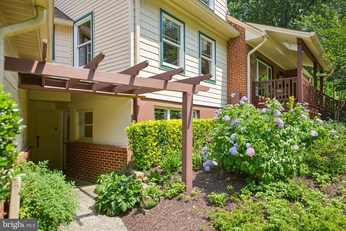 4725 SPRUCE AVE, FAIRFAX, Virginia 22030, 4 Bedrooms Bedrooms, ,4 BathroomsBathrooms,Residential,For sale,4725 SPRUCE AVE,VAFX2250046 MLS # VAFX2250046