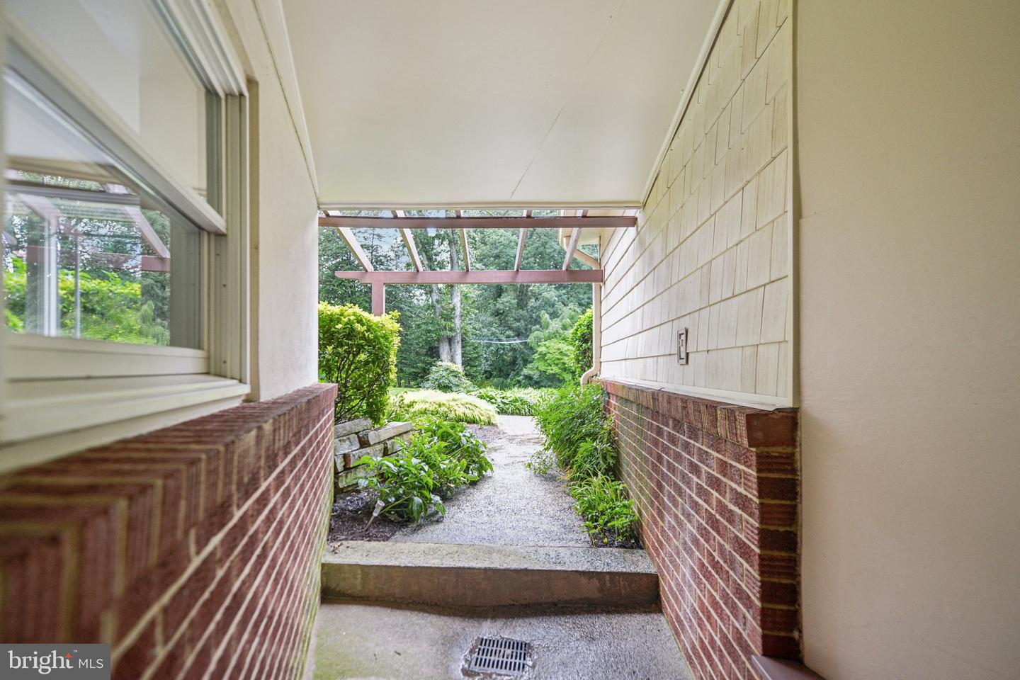 4725 SPRUCE AVE, FAIRFAX, Virginia 22030, 4 Bedrooms Bedrooms, ,4 BathroomsBathrooms,Residential,For sale,4725 SPRUCE AVE,VAFX2250046 MLS # VAFX2250046