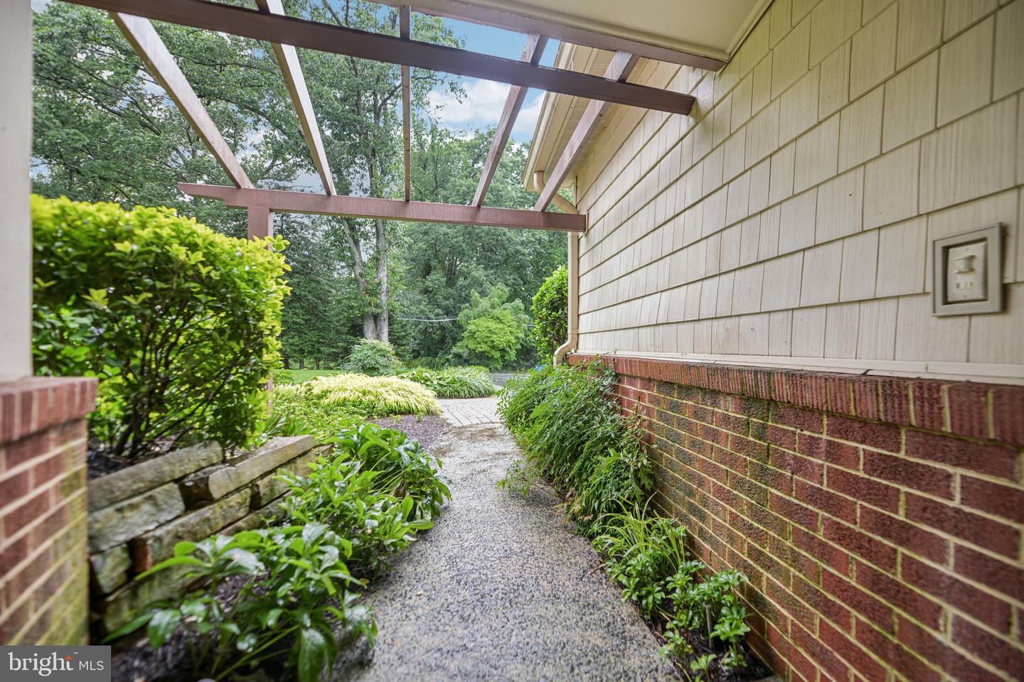 4725 SPRUCE AVE, FAIRFAX, Virginia 22030, 4 Bedrooms Bedrooms, ,4 BathroomsBathrooms,Residential,For sale,4725 SPRUCE AVE,VAFX2250046 MLS # VAFX2250046
