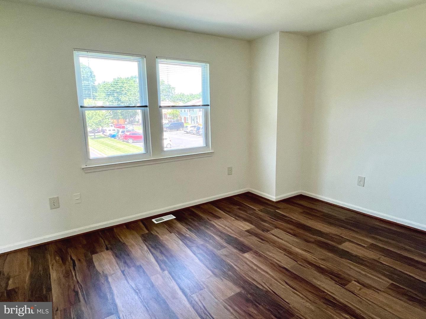 8305 SUNNYSIDE CT, MANASSAS PARK, Virginia 20111, 3 Bedrooms Bedrooms, 9 Rooms Rooms,2 BathroomsBathrooms,Residential,For sale,8305 SUNNYSIDE CT,VAMP2003132 MLS # VAMP2003132