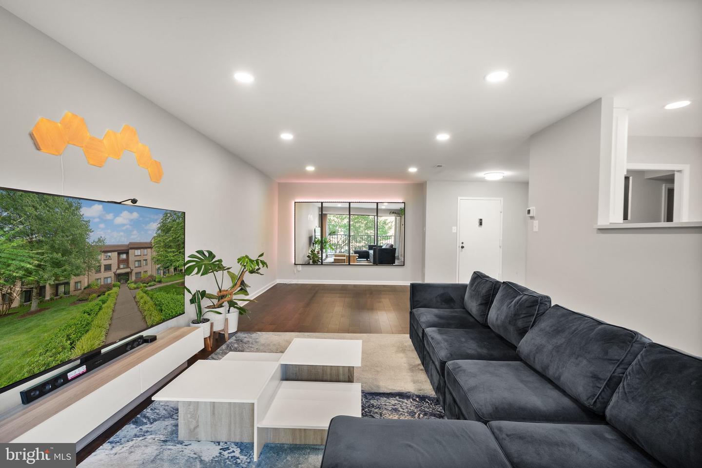 3031 BORGE ST #205, OAKTON, Virginia 22124, 2 Bedrooms Bedrooms, ,1 BathroomBathrooms,Residential,For sale,3031 BORGE ST #205,VAFX2250208 MLS # VAFX2250208