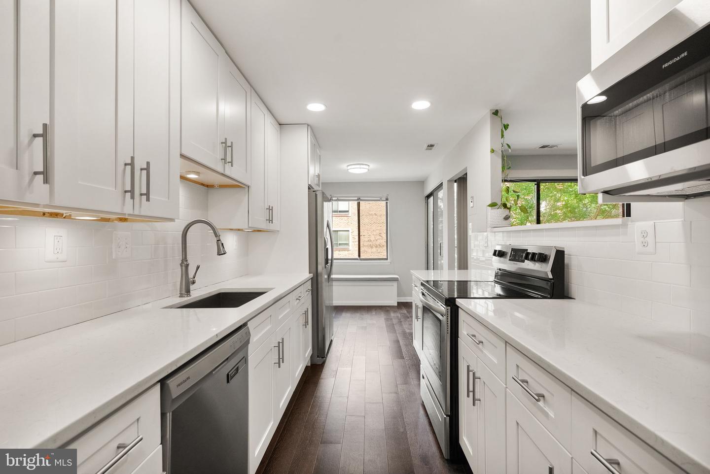 3031 BORGE ST #205, OAKTON, Virginia 22124, 2 Bedrooms Bedrooms, ,1 BathroomBathrooms,Residential,For sale,3031 BORGE ST #205,VAFX2250208 MLS # VAFX2250208