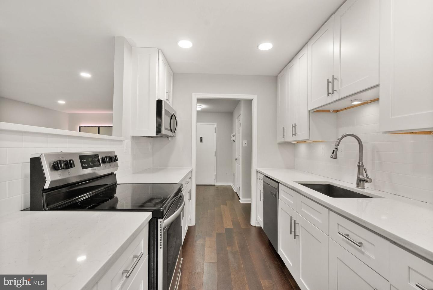 3031 BORGE ST #205, OAKTON, Virginia 22124, 2 Bedrooms Bedrooms, ,1 BathroomBathrooms,Residential,For sale,3031 BORGE ST #205,VAFX2250208 MLS # VAFX2250208