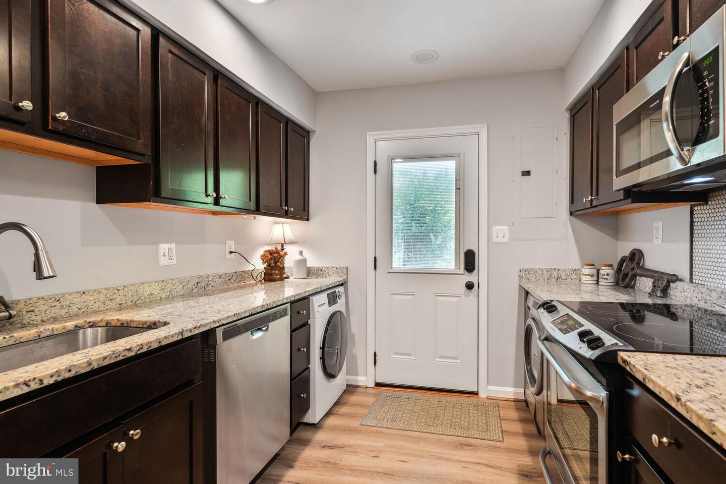 6009 WATERBURY CT, SPRINGFIELD, Virginia 22152, 2 Bedrooms Bedrooms, ,1 BathroomBathrooms,Residential,For sale,6009 WATERBURY CT,VAFX2250330 MLS # VAFX2250330