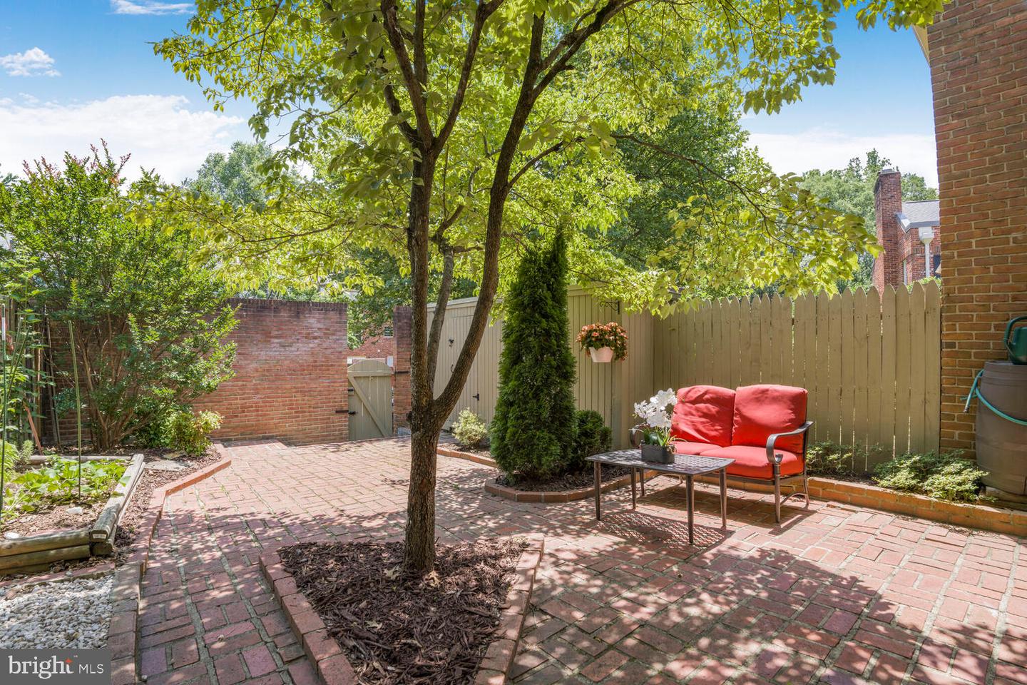6009 WATERBURY CT, SPRINGFIELD, Virginia 22152, 2 Bedrooms Bedrooms, ,1 BathroomBathrooms,Residential,For sale,6009 WATERBURY CT,VAFX2250330 MLS # VAFX2250330