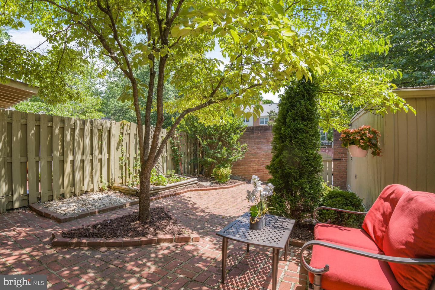 6009 WATERBURY CT, SPRINGFIELD, Virginia 22152, 2 Bedrooms Bedrooms, ,1 BathroomBathrooms,Residential,For sale,6009 WATERBURY CT,VAFX2250330 MLS # VAFX2250330
