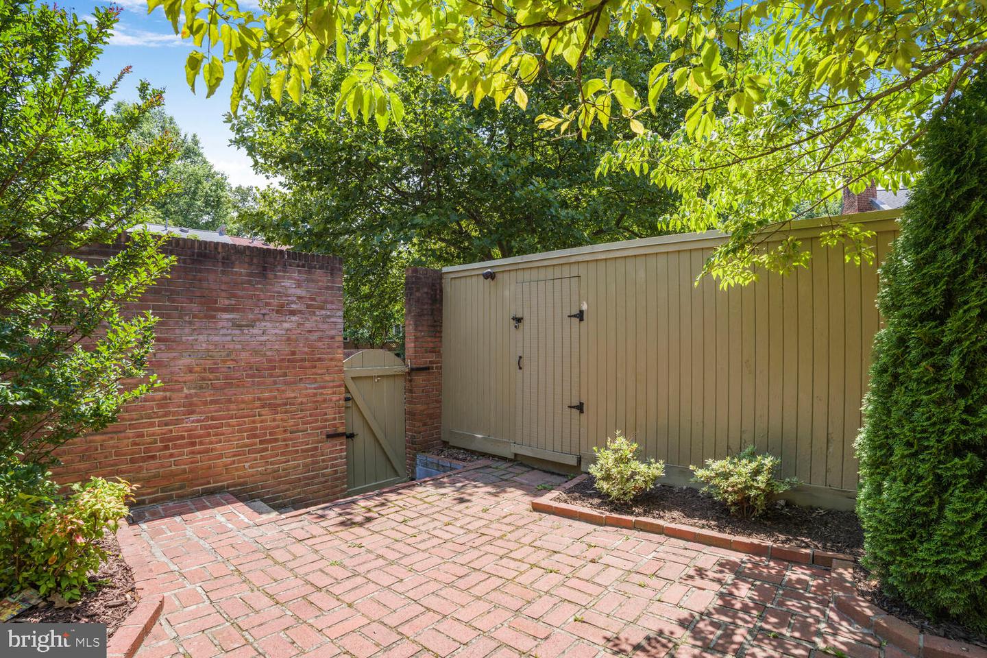 6009 WATERBURY CT, SPRINGFIELD, Virginia 22152, 2 Bedrooms Bedrooms, ,1 BathroomBathrooms,Residential,For sale,6009 WATERBURY CT,VAFX2250330 MLS # VAFX2250330