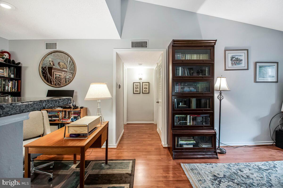 1515 LINCOLN WAY #304B, MCLEAN, Virginia 22102, 1 Bedroom Bedrooms, 5 Rooms Rooms,1 BathroomBathrooms,Residential,For sale,1515 LINCOLN WAY #304B,VAFX2250450 MLS # VAFX2250450