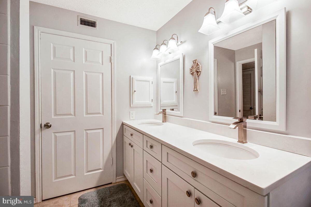 1515 LINCOLN WAY #304B, MCLEAN, Virginia 22102, 1 Bedroom Bedrooms, 5 Rooms Rooms,1 BathroomBathrooms,Residential,For sale,1515 LINCOLN WAY #304B,VAFX2250450 MLS # VAFX2250450