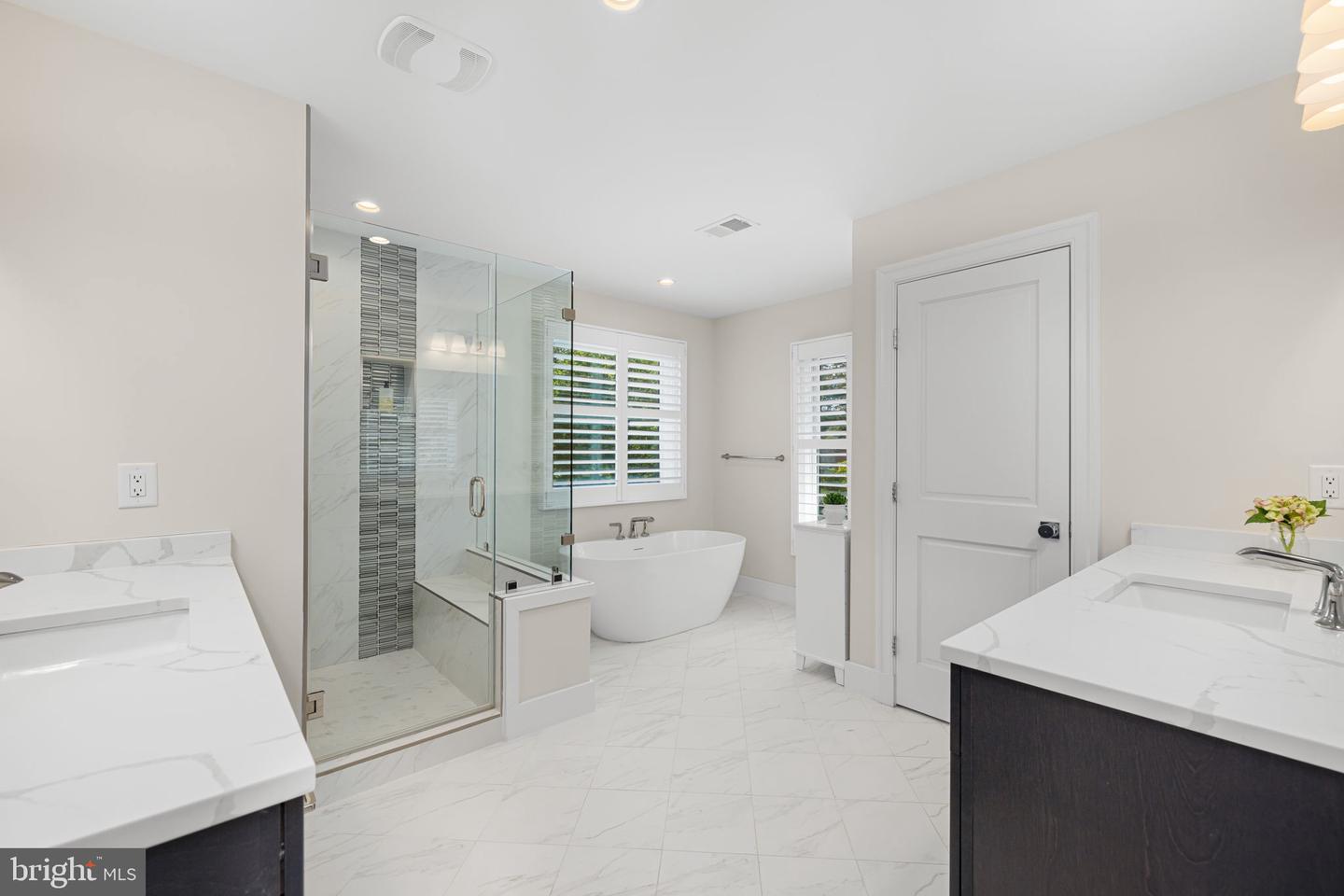 933 WOBURN CT, MCLEAN, Virginia 22102, 5 Bedrooms Bedrooms, ,6 BathroomsBathrooms,Residential,For sale,933 WOBURN CT,VAFX2250482 MLS # VAFX2250482