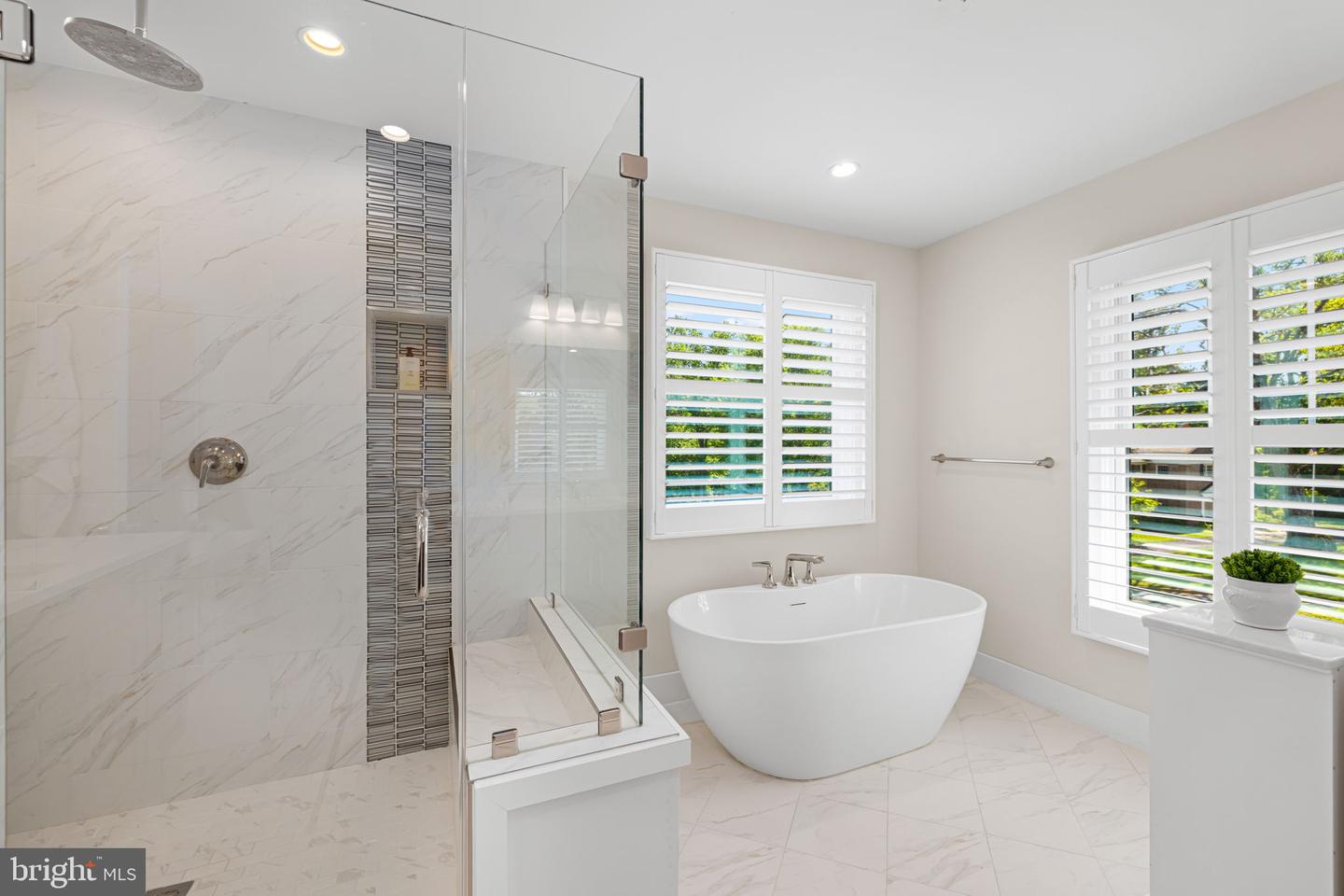 933 WOBURN CT, MCLEAN, Virginia 22102, 5 Bedrooms Bedrooms, ,6 BathroomsBathrooms,Residential,For sale,933 WOBURN CT,VAFX2250482 MLS # VAFX2250482