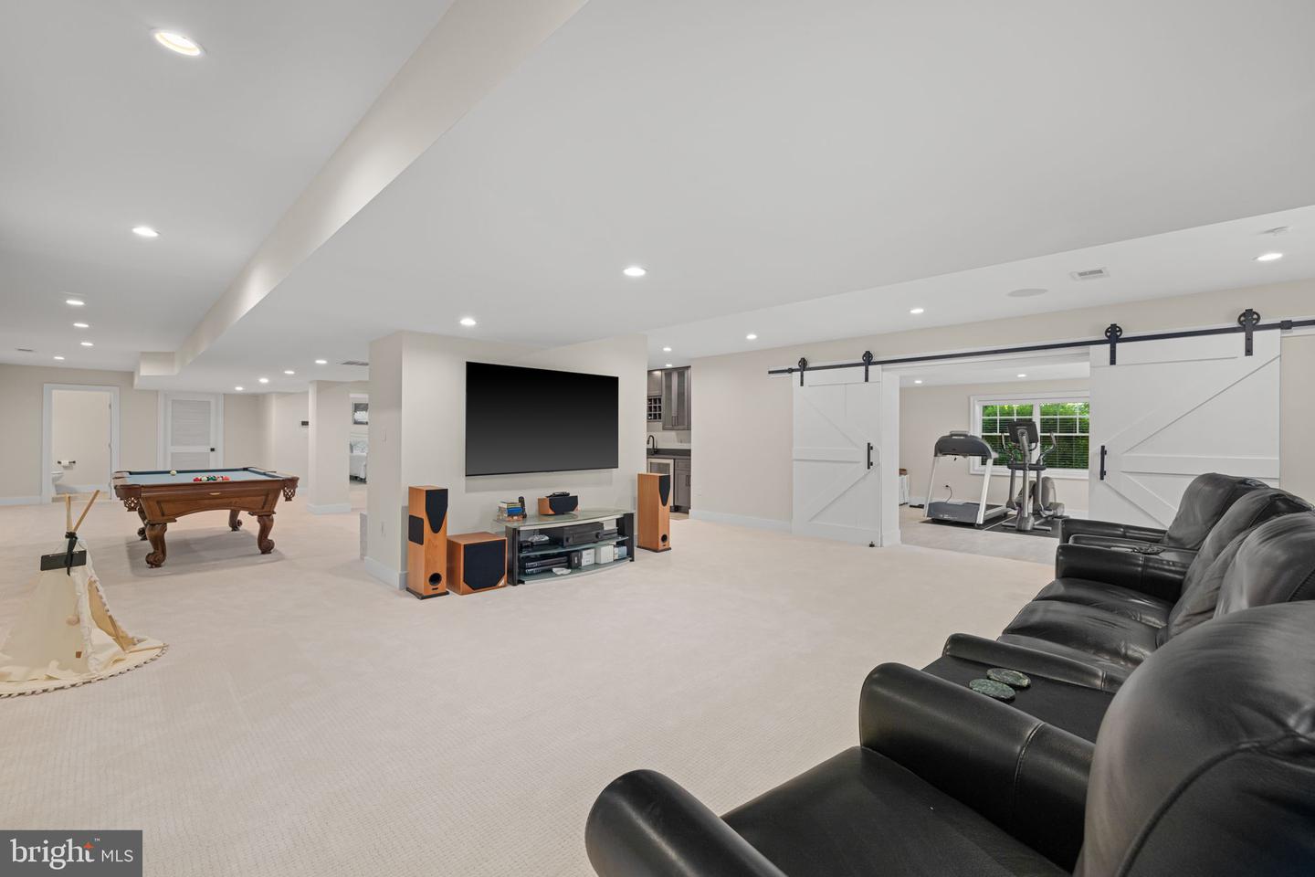 933 WOBURN CT, MCLEAN, Virginia 22102, 5 Bedrooms Bedrooms, ,6 BathroomsBathrooms,Residential,For sale,933 WOBURN CT,VAFX2250482 MLS # VAFX2250482