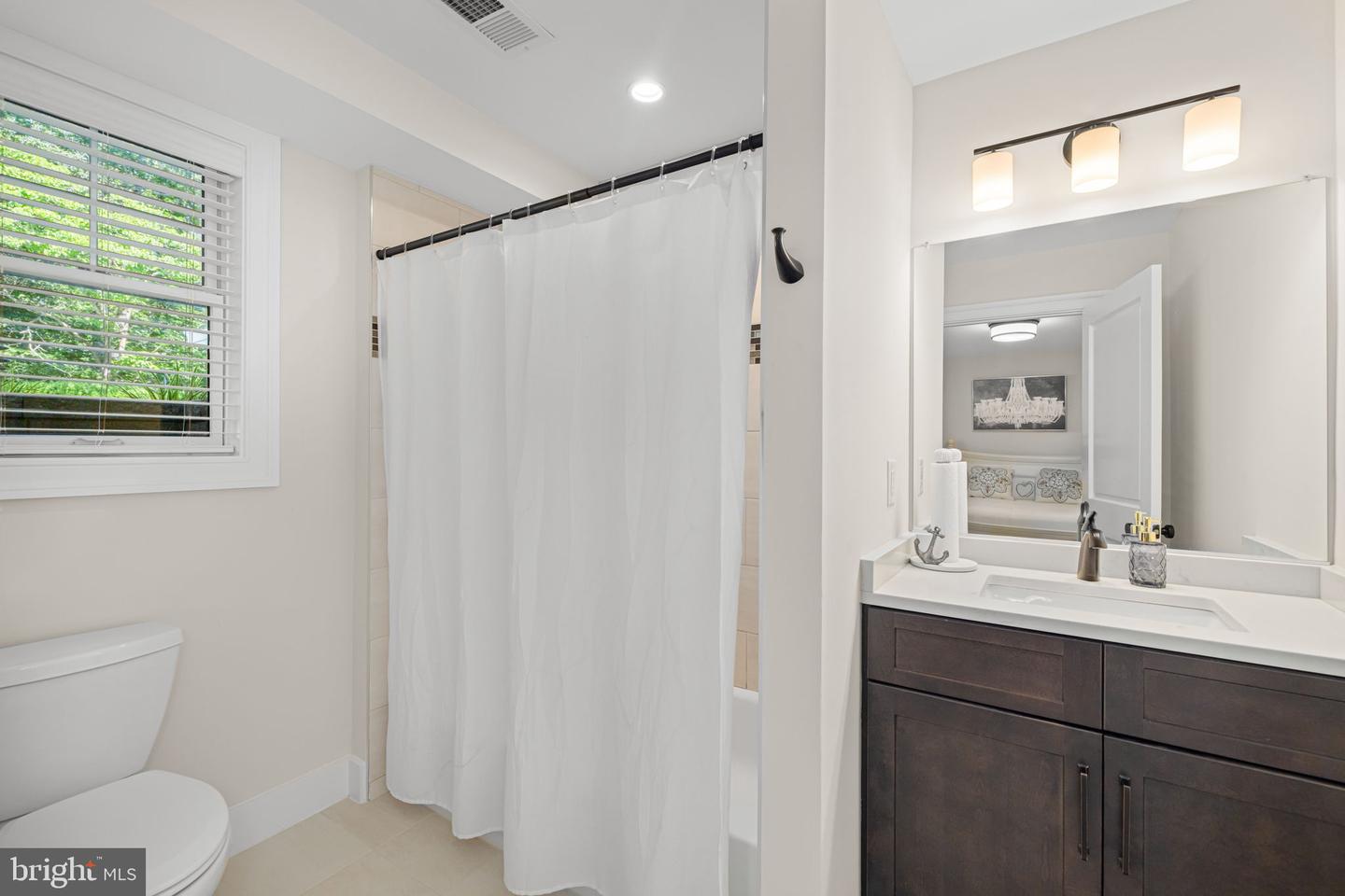 933 WOBURN CT, MCLEAN, Virginia 22102, 5 Bedrooms Bedrooms, ,6 BathroomsBathrooms,Residential,For sale,933 WOBURN CT,VAFX2250482 MLS # VAFX2250482