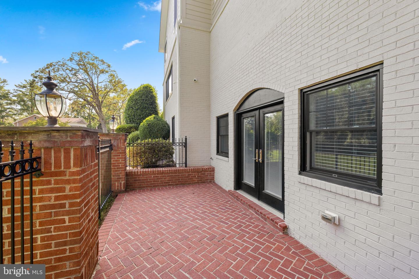 933 WOBURN CT, MCLEAN, Virginia 22102, 5 Bedrooms Bedrooms, ,6 BathroomsBathrooms,Residential,For sale,933 WOBURN CT,VAFX2250482 MLS # VAFX2250482