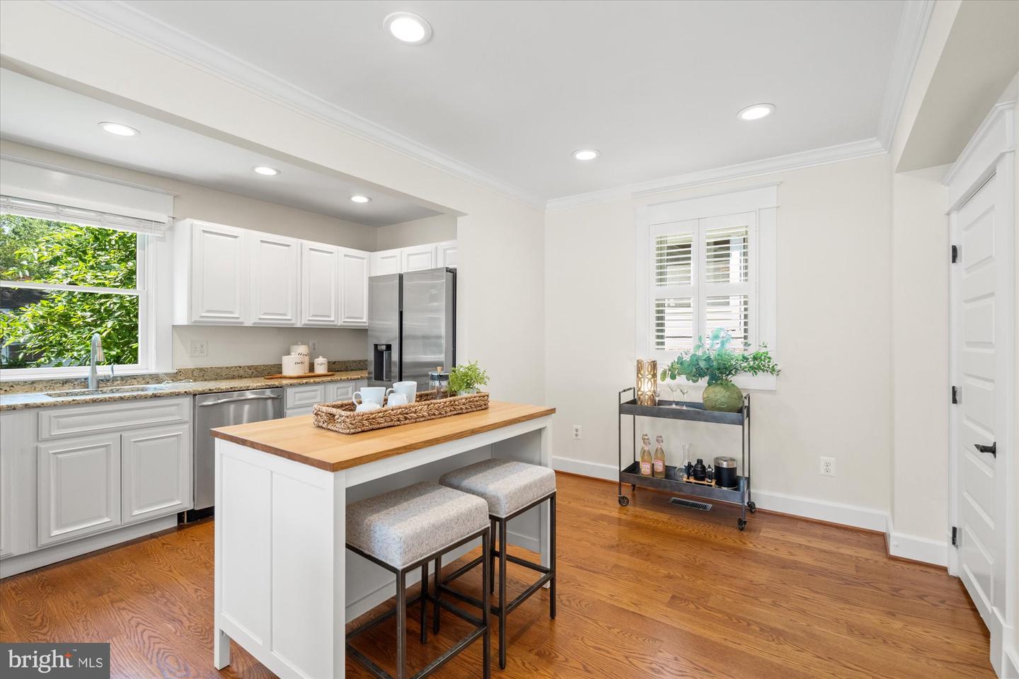323 CLIFFORD AVE, ALEXANDRIA, Virginia 22305, 3 Bedrooms Bedrooms, ,3 BathroomsBathrooms,Residential,For sale,323 CLIFFORD AVE,VAAX2046912 MLS # VAAX2046912