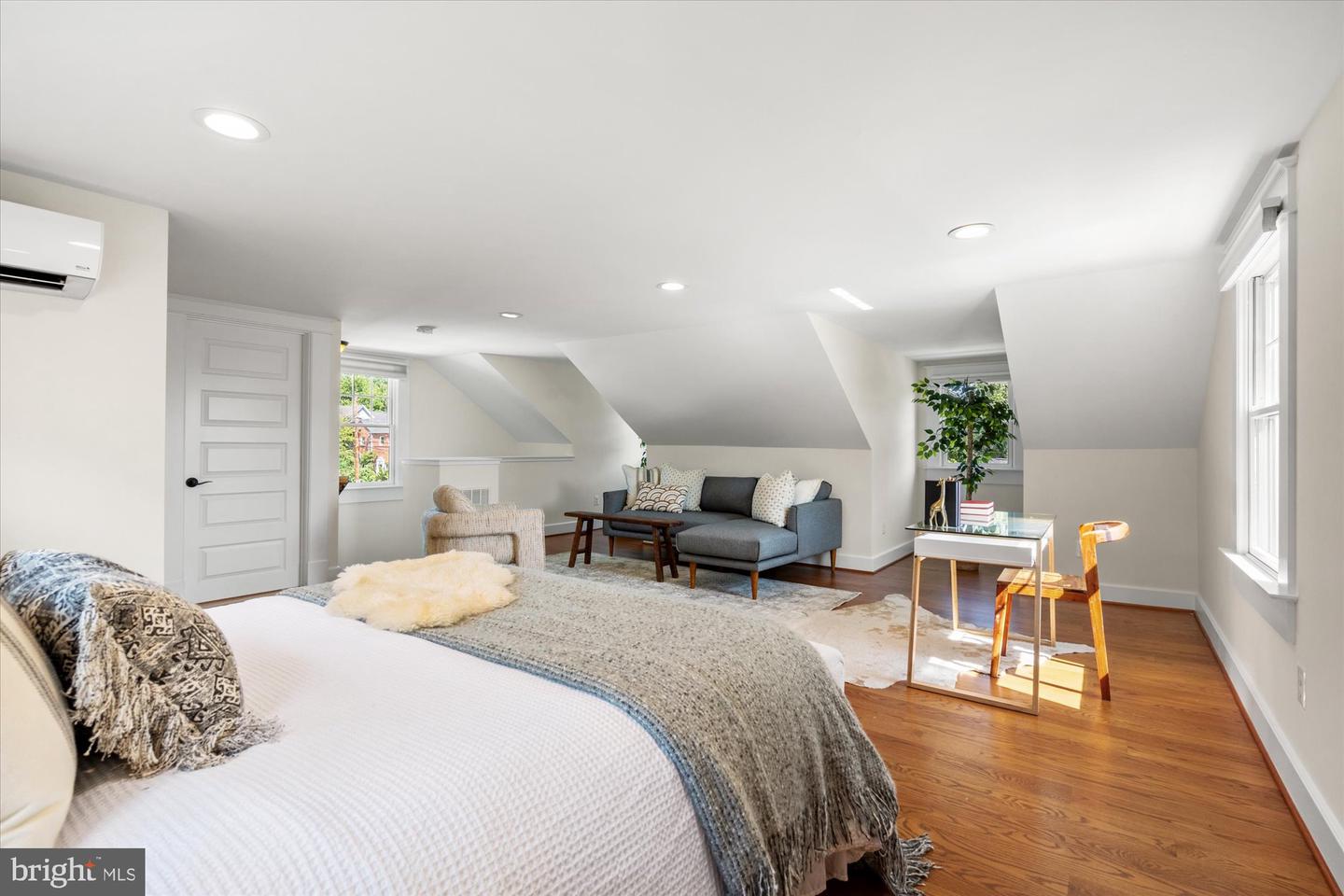 323 CLIFFORD AVE, ALEXANDRIA, Virginia 22305, 3 Bedrooms Bedrooms, ,3 BathroomsBathrooms,Residential,For sale,323 CLIFFORD AVE,VAAX2046912 MLS # VAAX2046912