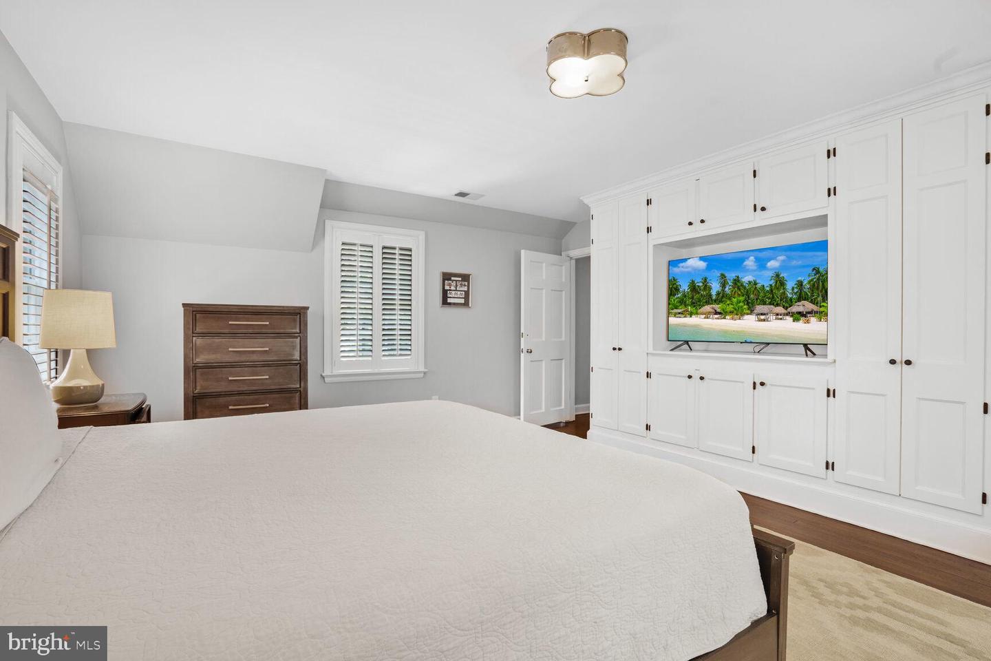5053 SEDGWICK ST NW, WASHINGTON, District Of Columbia 20016, 5 Bedrooms Bedrooms, ,4 BathroomsBathrooms,Residential,For sale,5053 SEDGWICK ST NW,DCDC2207700 MLS # DCDC2207700