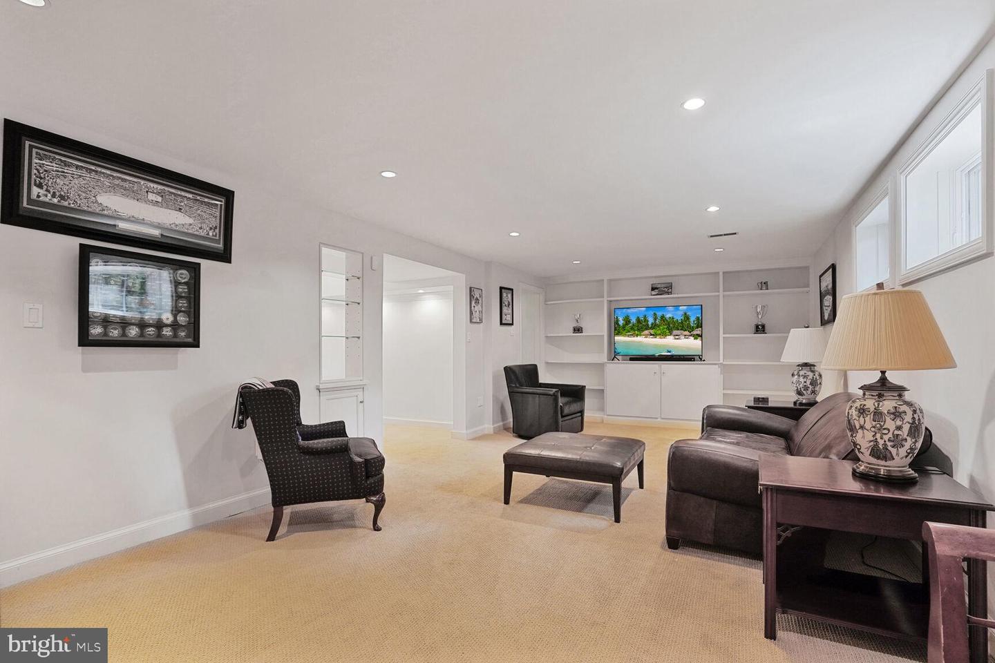 5053 SEDGWICK ST NW, WASHINGTON, District Of Columbia 20016, 5 Bedrooms Bedrooms, ,4 BathroomsBathrooms,Residential,For sale,5053 SEDGWICK ST NW,DCDC2207700 MLS # DCDC2207700