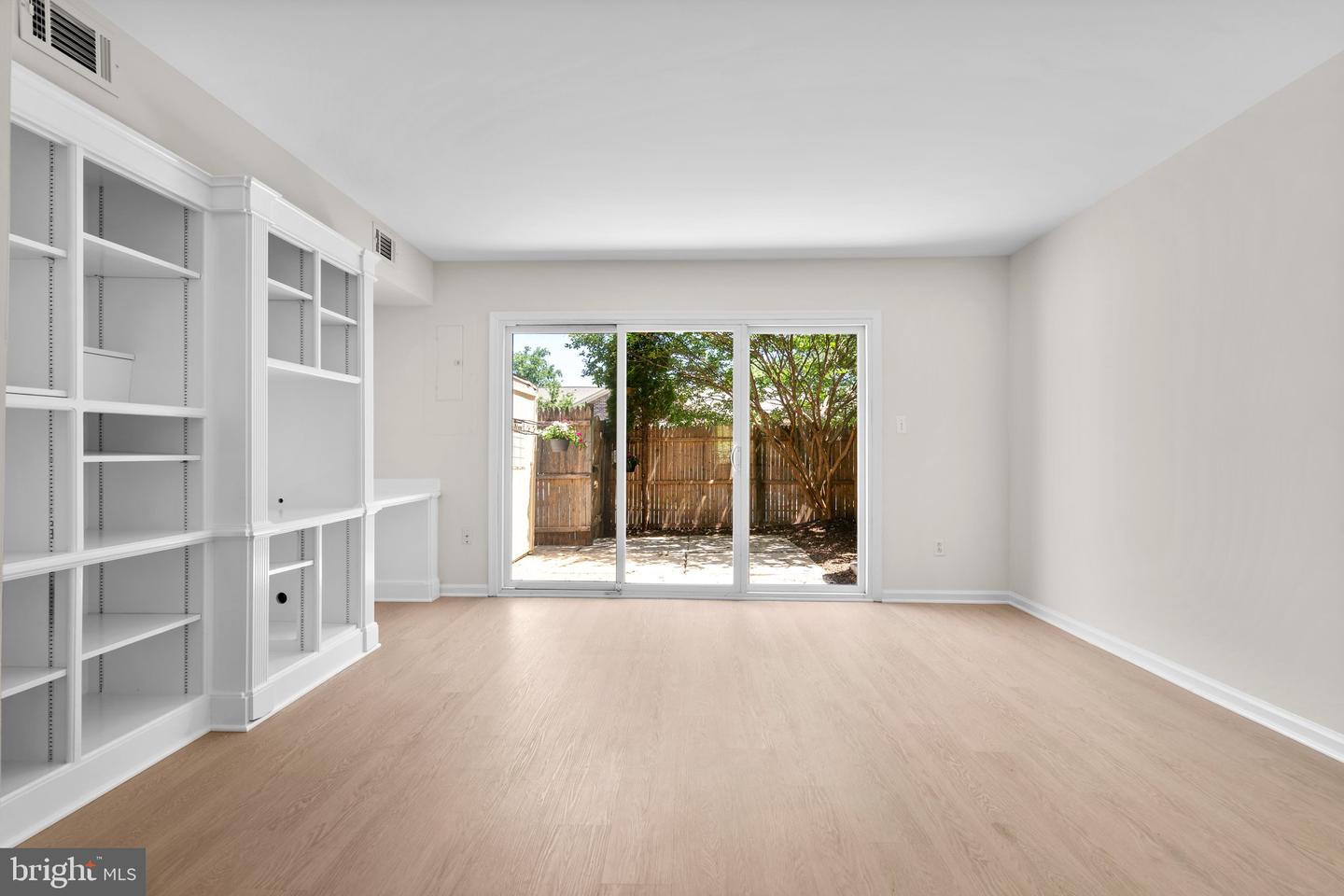 8384 FORRESTER BLVD, SPRINGFIELD, Virginia 22152, 2 Bedrooms Bedrooms, ,1 BathroomBathrooms,Residential,For sale,8384 FORRESTER BLVD,VAFX2250626 MLS # VAFX2250626