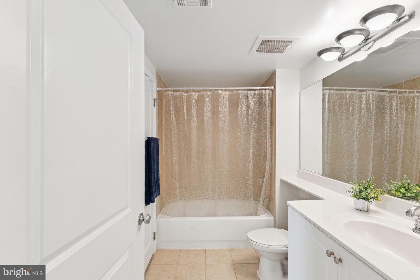 851 N GLEBE RD #718, ARLINGTON, Virginia 22203, 1 Bedroom Bedrooms, ,1 BathroomBathrooms,Residential,For sale,851 N GLEBE RD #718,VAAR2059854 MLS # VAAR2059854