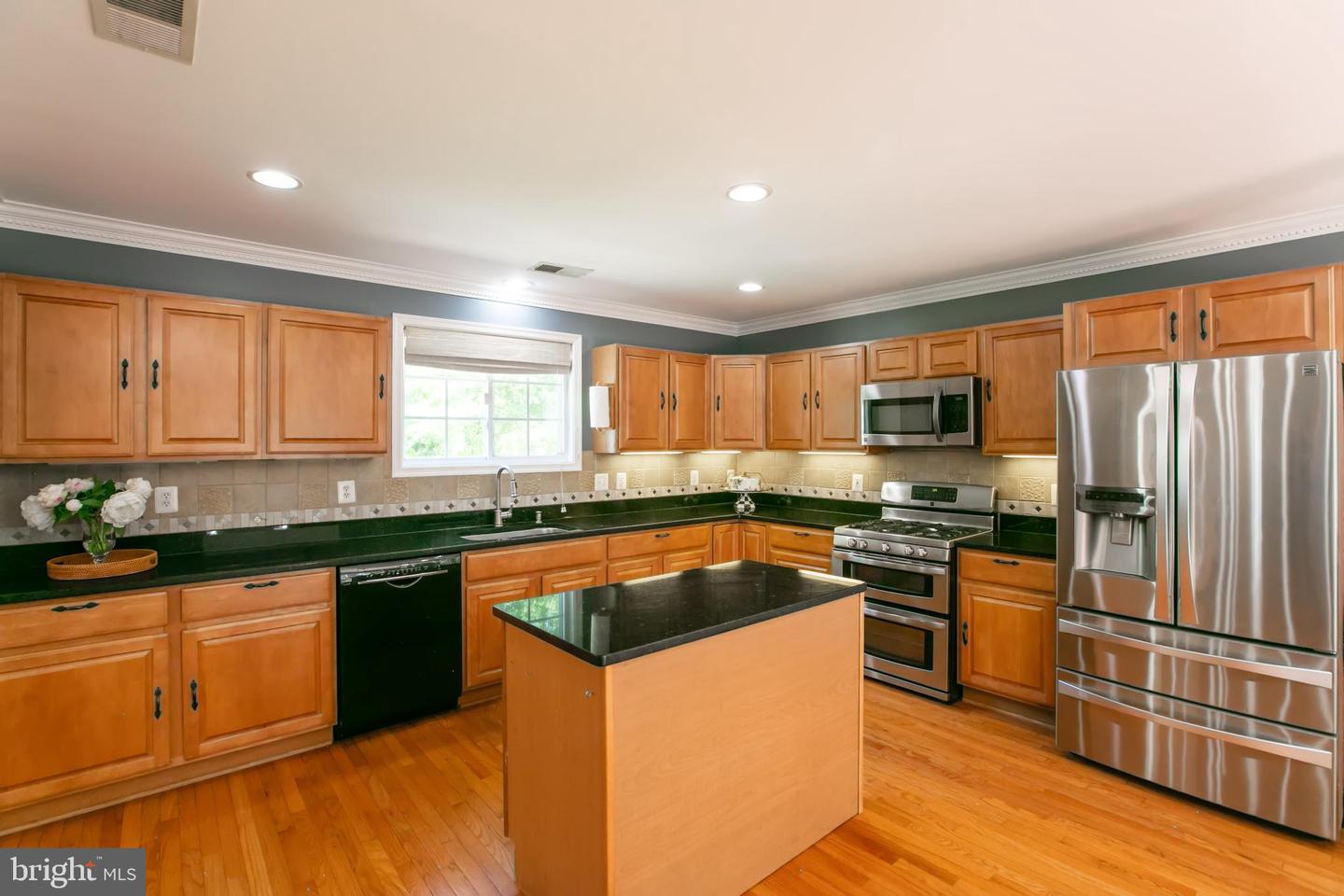 5722 LARPIN LN, ALEXANDRIA, Virginia 22310, 3 Bedrooms Bedrooms, ,3 BathroomsBathrooms,Residential,For sale,5722 LARPIN LN,VAFX2250638 MLS # VAFX2250638