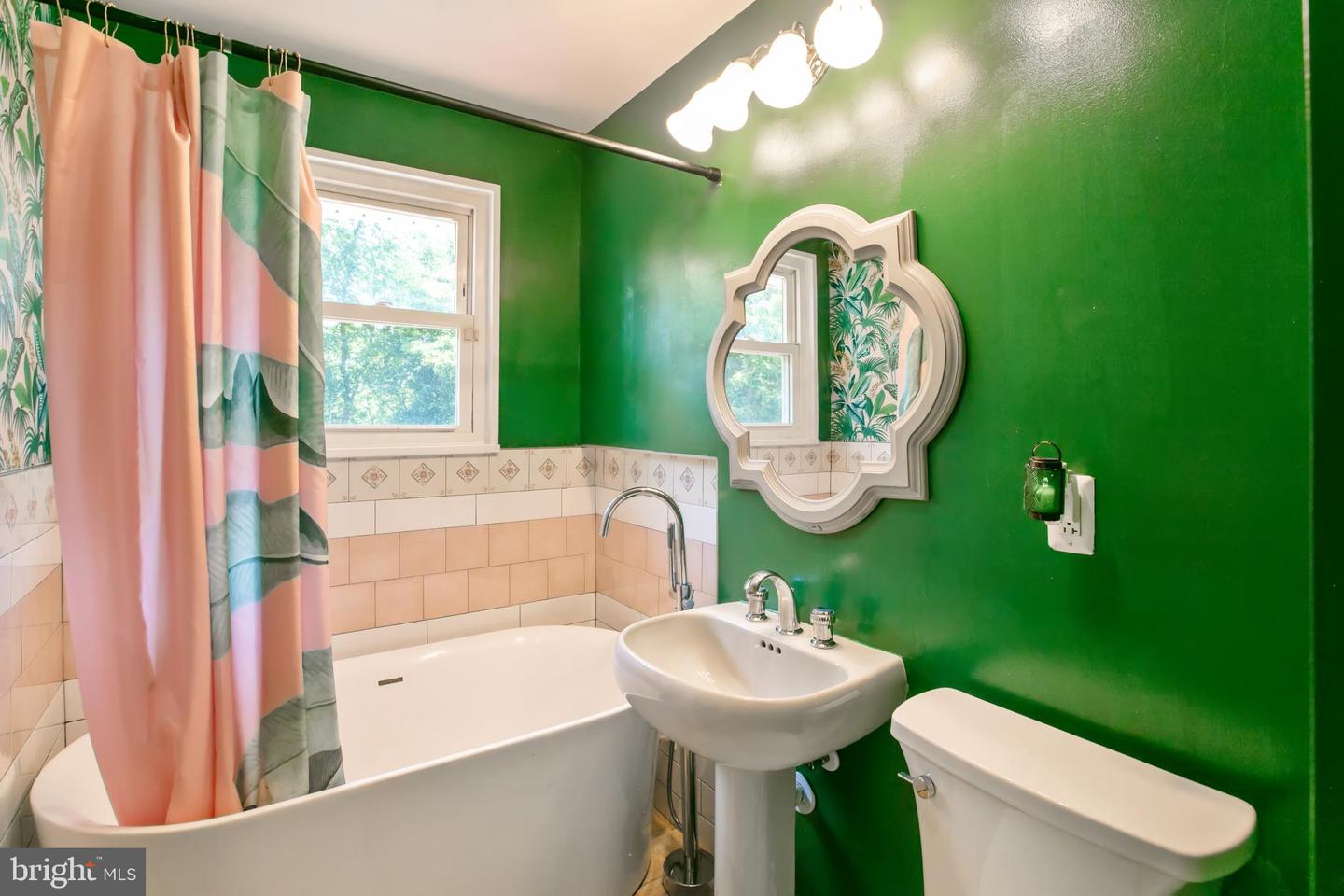 5722 LARPIN LN, ALEXANDRIA, Virginia 22310, 3 Bedrooms Bedrooms, ,3 BathroomsBathrooms,Residential,For sale,5722 LARPIN LN,VAFX2250638 MLS # VAFX2250638