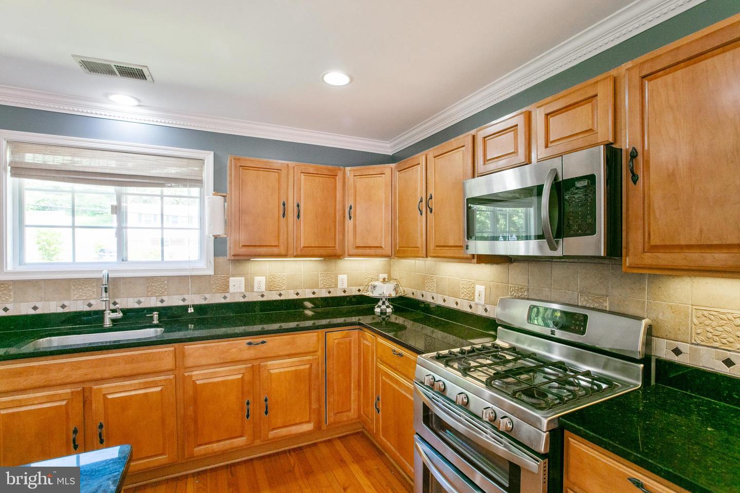 5722 LARPIN LN, ALEXANDRIA, Virginia 22310, 3 Bedrooms Bedrooms, ,3 BathroomsBathrooms,Residential,For sale,5722 LARPIN LN,VAFX2250638 MLS # VAFX2250638