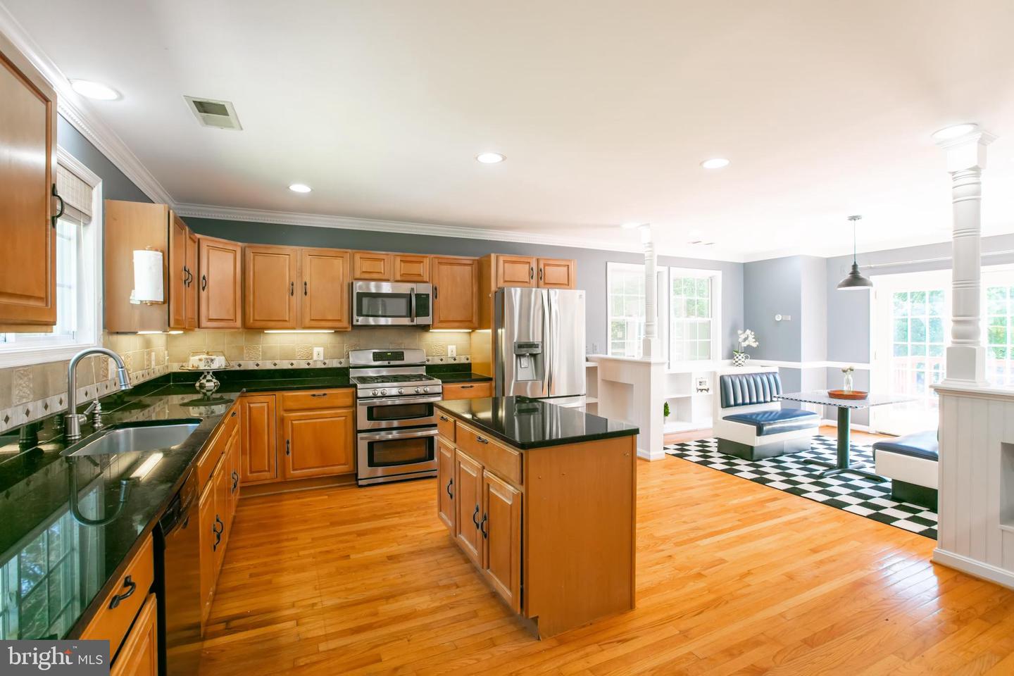 5722 LARPIN LN, ALEXANDRIA, Virginia 22310, 3 Bedrooms Bedrooms, ,3 BathroomsBathrooms,Residential,For sale,5722 LARPIN LN,VAFX2250638 MLS # VAFX2250638