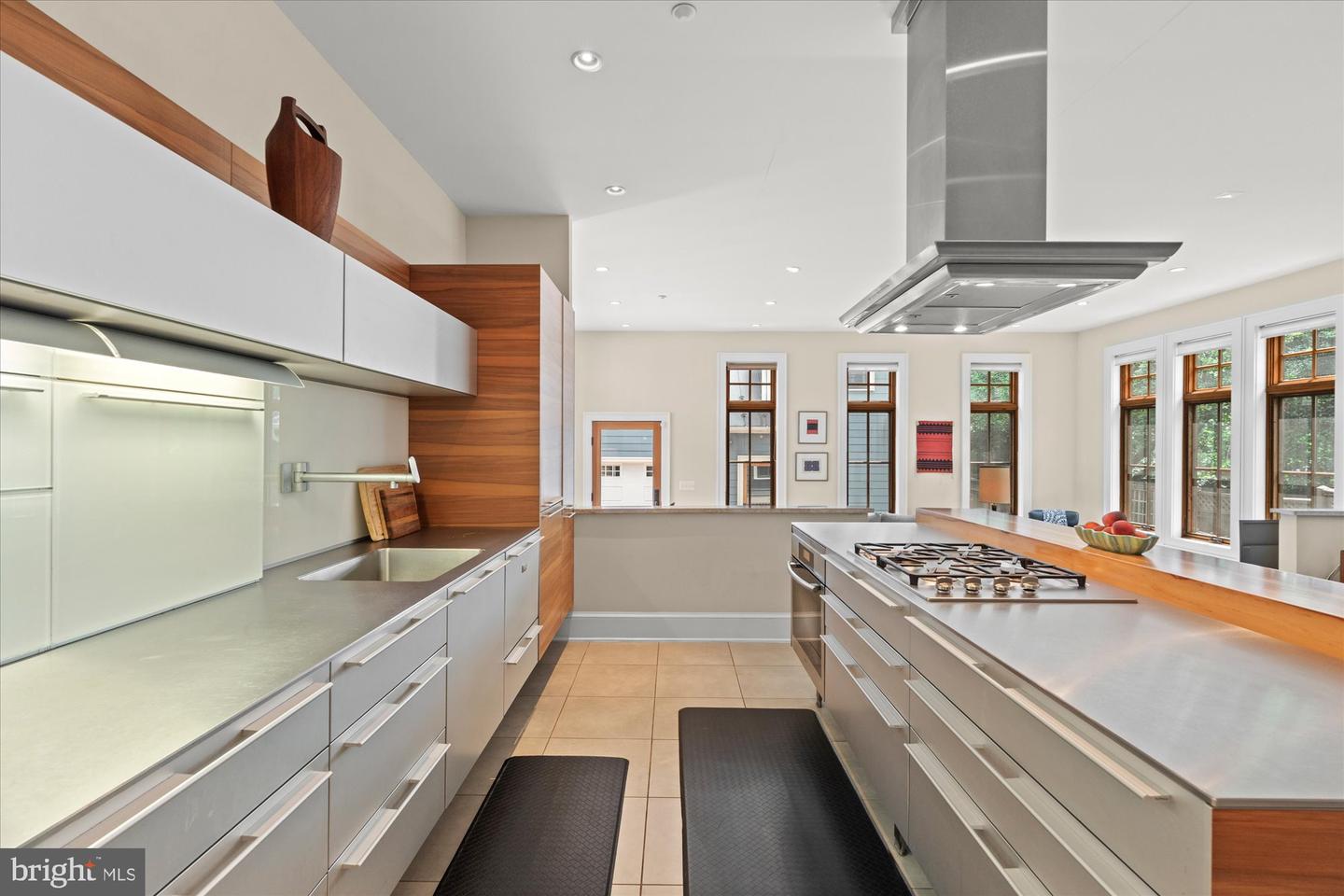 9 E WALNUT ST, ALEXANDRIA, Virginia 22301, 3 Bedrooms Bedrooms, ,3 BathroomsBathrooms,Residential,For sale,9 E WALNUT ST,VAAX2046918 MLS # VAAX2046918