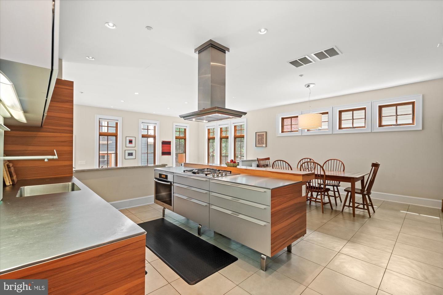 9 E WALNUT ST, ALEXANDRIA, Virginia 22301, 3 Bedrooms Bedrooms, ,3 BathroomsBathrooms,Residential,For sale,9 E WALNUT ST,VAAX2046918 MLS # VAAX2046918