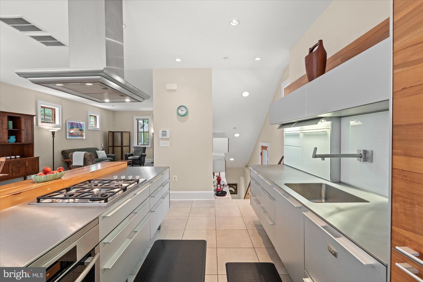 9 E WALNUT ST, ALEXANDRIA, Virginia 22301, 3 Bedrooms Bedrooms, ,3 BathroomsBathrooms,Residential,For sale,9 E WALNUT ST,VAAX2046918 MLS # VAAX2046918