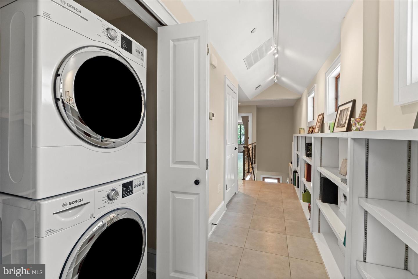 9 E WALNUT ST, ALEXANDRIA, Virginia 22301, 3 Bedrooms Bedrooms, ,3 BathroomsBathrooms,Residential,For sale,9 E WALNUT ST,VAAX2046918 MLS # VAAX2046918