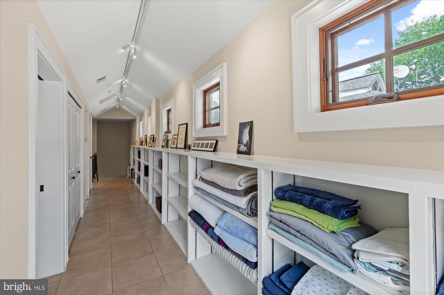 9 E WALNUT ST, ALEXANDRIA, Virginia 22301, 3 Bedrooms Bedrooms, ,3 BathroomsBathrooms,Residential,For sale,9 E WALNUT ST,VAAX2046918 MLS # VAAX2046918