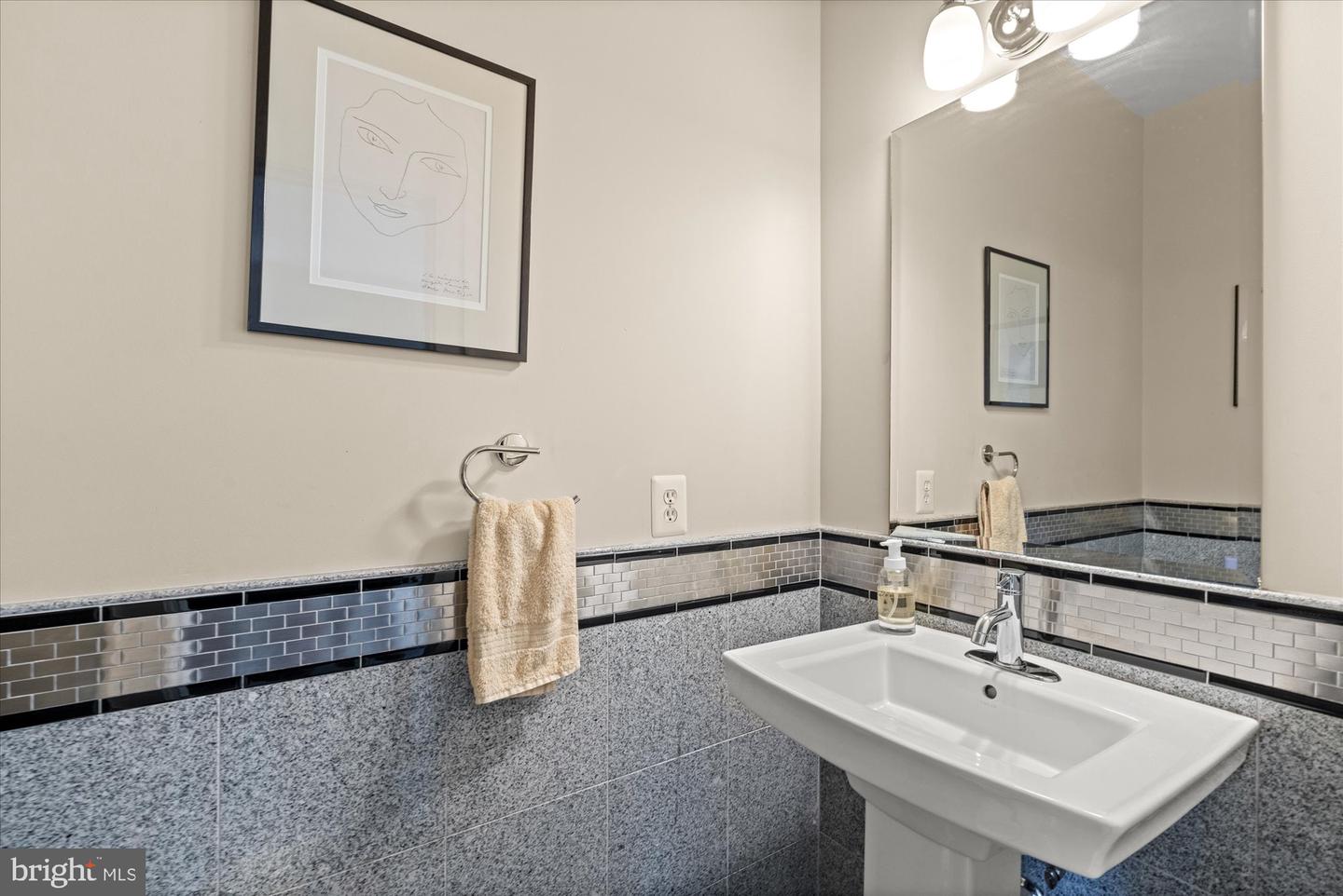 9 E WALNUT ST, ALEXANDRIA, Virginia 22301, 3 Bedrooms Bedrooms, ,3 BathroomsBathrooms,Residential,For sale,9 E WALNUT ST,VAAX2046918 MLS # VAAX2046918