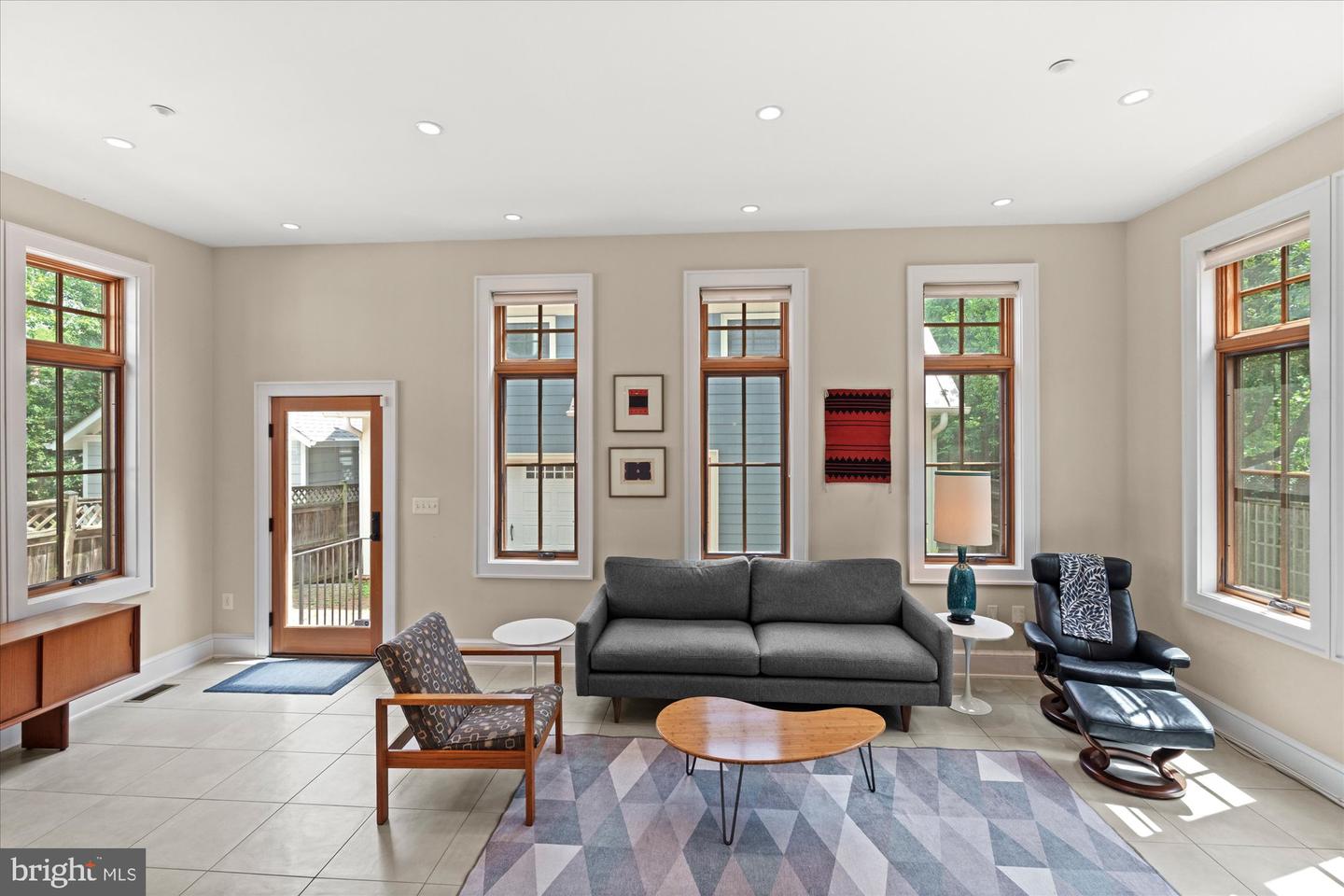 9 E WALNUT ST, ALEXANDRIA, Virginia 22301, 3 Bedrooms Bedrooms, ,3 BathroomsBathrooms,Residential,For sale,9 E WALNUT ST,VAAX2046918 MLS # VAAX2046918
